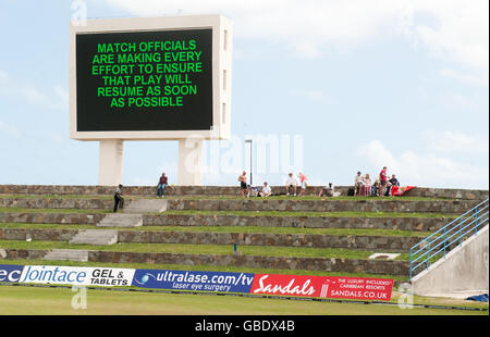 Die Szene auf dem Sir Vivian Richards Cricket Ground nach dem Spiel wird für den Tag auf dem Sir Vivian Richards Cricket Ground in Antigua aufgegeben. Stockfoto