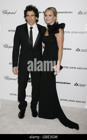 Ben Stiller und Frau Christine Taylor kommen zur 17. Jährlichen Sir Elton John AIDS Foundation Oscar Party im Pacific Design Center in West Hollywood, Kalifornien, USA. Stockfoto