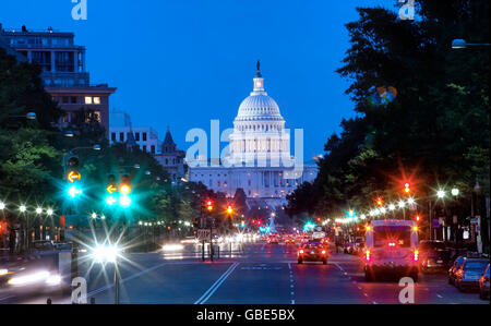 Pennsylvania Avenue und Kapitol in Washington DC im Hintergrund Stockfoto