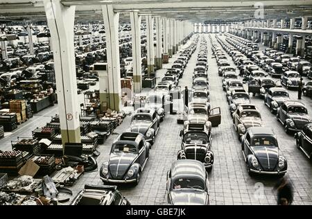 Industrie, Automobilindustrie, Volkswagen, Werk Wolfsburg, Fabrikgebäude, VW-Käferproduktion, 1957, Zusatz-Rechte-Freiereinräumungen-nicht vorhanden Stockfoto