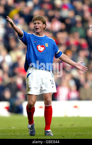 Fußball - FA Barclaycard Premiership - Portsmouth / Southampton. Teddy Sheringham, Portsmouth Stockfoto