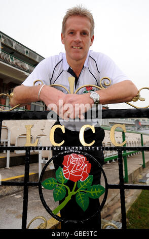 Peter Moores, Cheftrainer des New Lancashire County Cricket Club, während der Pressekonferenz im Old Trafford Cricket Ground, Manchester. Stockfoto