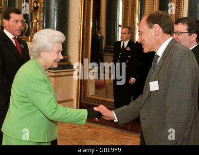 Königin startet neuen Look royal website Stockfoto