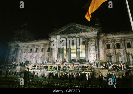 Geographie / Reisen, Deutschland, Berlin, Wiedervereinigung, Fest der Deutschen Wiedervereinigung, Reichstagsgebäude, 3.10.1990, Zusatzrechte-Freilichtungen-nicht vorhanden Stockfoto