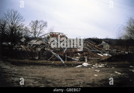 Ereignisse, Kroatischer Unabhängigkeitskrieg 1991 - 1995, zerstörtes Haus, Karlovac, Kroatien, August 1992, Jugoslawien, Jugoslawische Kriege, Balkan, Konflikt, Zerstörung, 1990er, 90er, 20. Jahrhundert, historisch, historisch, NICHT, zusätzliche-Rechte-Clearences-nicht verfügbar Stockfoto