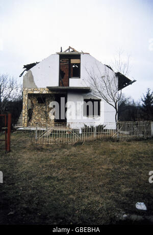 Ereignisse, Kroatischer Unabhängigkeitskrieg 1991 - 1995, zerstörtes Haus, Karlovac, Kroatien, August 1992, Jugoslawien, Jugoslawische Kriege, Balkan, Konflikt, Zerstörung, 1990er, 90er, 20. Jahrhundert, historisch, historisch, NICHT, zusätzliche-Rechte-Clearences-nicht verfügbar Stockfoto