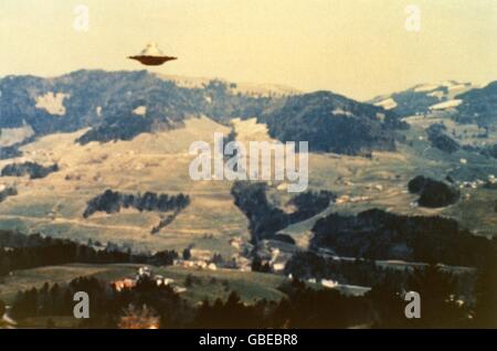 Raumfahrt, nicht identifiziertes Flugobjekt (UFO), Ufos, Schauflug des Semiasensiffes, Bachtelhörnli-Unterbachtel, Schweiz, 8.3.1976, Zusatz-Rechte-Clearences-nicht vorhanden Stockfoto