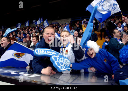 Fußball - Nationwide Conference - Chester City / Scarborough. Fans von Chester City feiern die Promotion ihres Teams Stockfoto