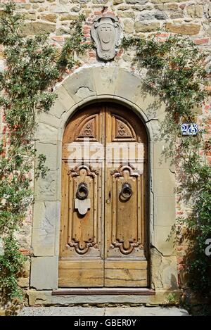 Front-Tür, Haus, Altbau, Altstadt, Volpaia, Radda in Chianti, Provinz Siena, Toskana, Italien Stockfoto