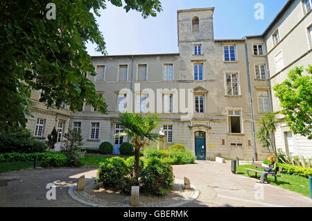 Archäologische und Natural History Museum, ehemaligen Jesuitenkolleg, Nimes, Languedoc-Roussillon, Frankreich / Musee Archeologique, Musee d ' histoire Naturelle Stockfoto