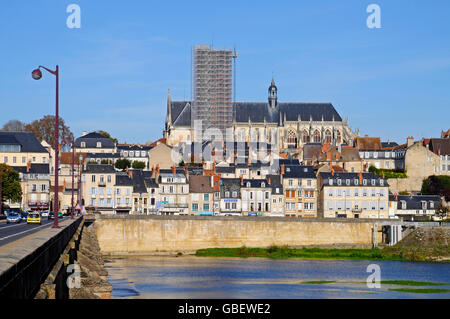 Kathedrale Saint-Cyr-et-Sainte-Juliette, Fluss Loire, Nevers, Departement Nièvre, Bourgogne, Frankreich / Burgund Stockfoto