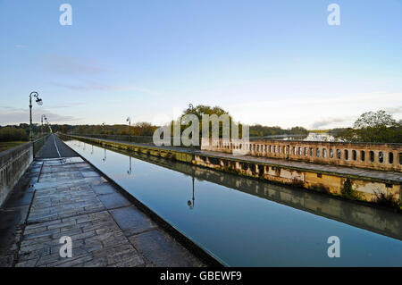 Kanalbrücke, Loire Fluß, Briare, Departement Loiret, Centre, Frankreich Stockfoto