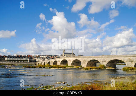 Brücke Pont Jacques Gabriel, Loire River, Blois, Departement Loir-et-Cher, Centre, Frankreich Stockfoto