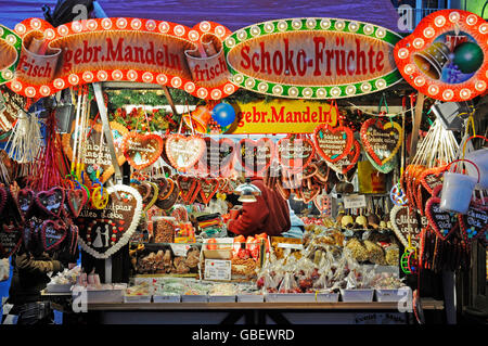 Marktstand mit Lebkuchen und Süßigkeiten, Weihnachtsmarkt, Dortmund, Nordrhein-Westfalen, Deutschland / Weihnachtsdekoration Stockfoto