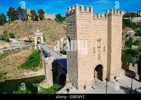 Puente de Alcántara, Bogenbrücke über den Fluss Tajo, Toledo, Kastilien-La Mancha, Spanien Stockfoto