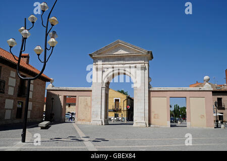 Puerta de Madrid, Stadttor, Alcalá de Henares, Provinz Madrid, Spanien Stockfoto