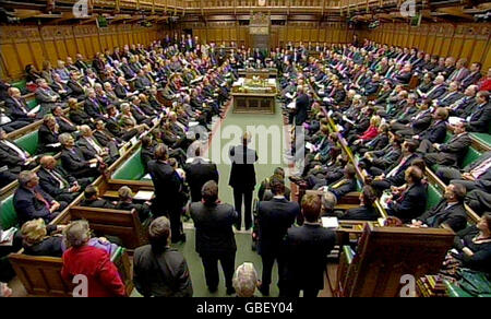 Eine allgemeine Ansicht des Unterhauses während der Erklärung von Premierminister Gordon Brown, nachdem die Fragen des Premierministers heute nach dem Tod des Sohnes Ivan, des Vorsitzenden der Konservativen Partei David Cameron, ausgesetzt wurden. Stockfoto