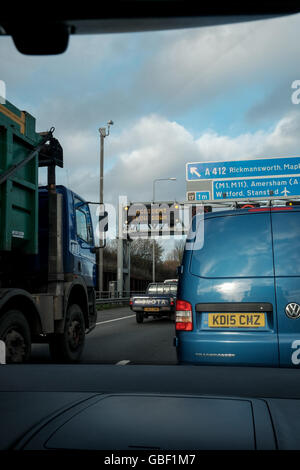 Verkehrsbehinderungen auf der m@ 5 aufgrund von Unfällen Stockfoto