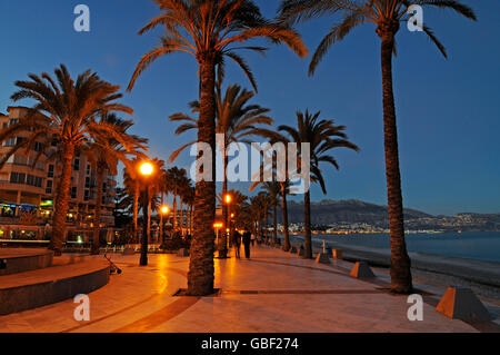 Strand, Promenade, Dämmerung, Dämmerung, Mittelmeer, Meer, Küste, Albir, Altea auf der Rückseite, Costa Blanca, Provinz Alicante, Spanien, Europa Stockfoto