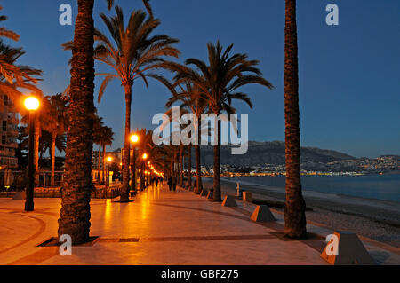 Strand, Promenade, Dämmerung, Dämmerung, Mittelmeer, Meer, Küste, Albir, Altea auf der Rückseite, Costa Blanca, Provinz Alicante, Spanien, Europa Stockfoto