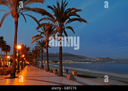 Strand, Promenade, Dämmerung, Dämmerung, Mittelmeer, Meer, Küste, Albir, Altea auf der Rückseite, Costa Blanca, Provinz Alicante, Spanien, Europa Stockfoto