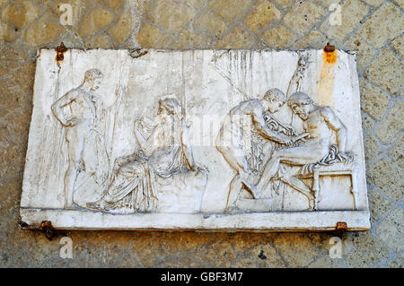 Wand-Relief, Casa del Rilievo di Telefo, Telephos, archäologische Stätte Herculaneum, Herculaneum, Neapel, Kampanien, Italien Stockfoto