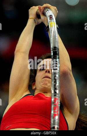 Die britische Kate Dennison während des Women's Pole Vault während des AVIVA Grand Prix in der National Indoor Arena, Birmingham. Stockfoto