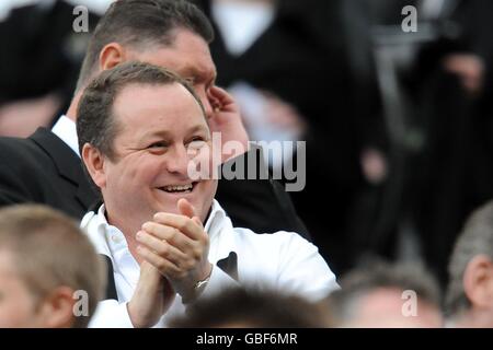 Fußball - Barclays Premier League - Newcastle United / Everton - St James' Park. Newcastle Besitzer Mike Ashley auf den Tribünen Stockfoto