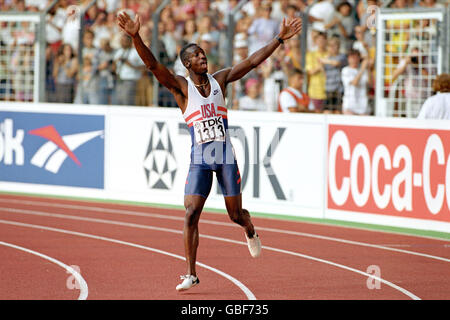 MICHAEL JOHNSON, USA, FEIERT GOLD IM 400-M-FINALE Stockfoto