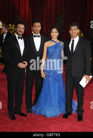 (Von links nach rechts) Anil Kapoor, Irrfan Khan, Freida Pinto und Madhur Mitta kommen für die 81. Academy Awards im Kodak Theatre, Los Angeles. Stockfoto