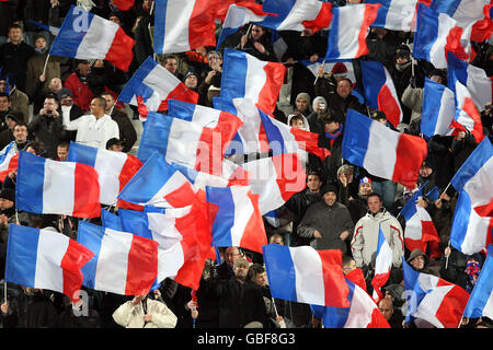 Fußball - Internationale Freundschaften - Frankreich gegen Argentinien - Stade Velodrome, Marseille. Frankreich-Fans zeigen ihre Unterstützung, in den Tribünen vor dem Anpfiff. Stockfoto