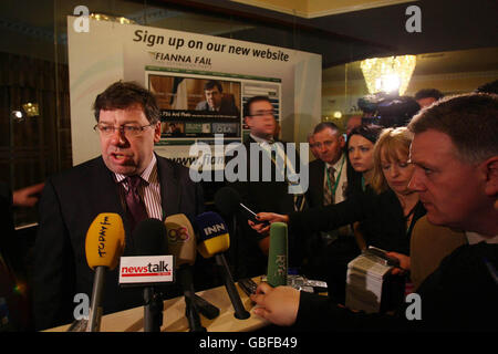 Taoiseach Brian Cowen TD hält eine Pressekonferenz, während Fianna Fail ihre 72. ARD Fheis im Citywest Hotel in Dublin hält. Stockfoto