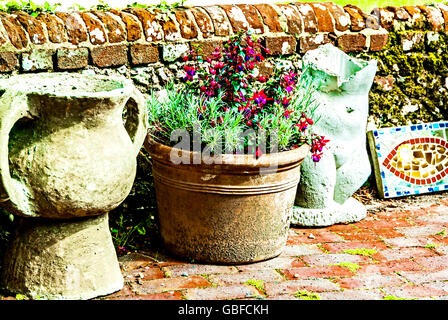 Garten im Charleston Farmhouse (Sussex); Garten von Charleston, Lebensort der Bloomsbury Group Stockfoto