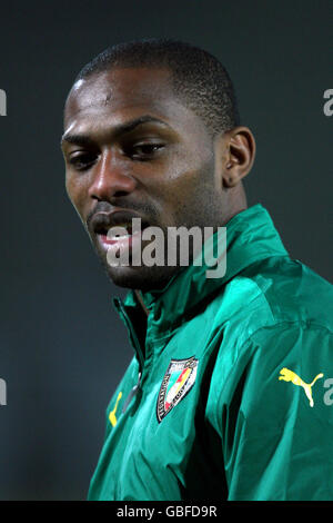 Fußball - Internationale Freundschaften - Kamerun gegen Guinea - Stade Robert Bobin. Franck Songo'o, Kamerun Stockfoto