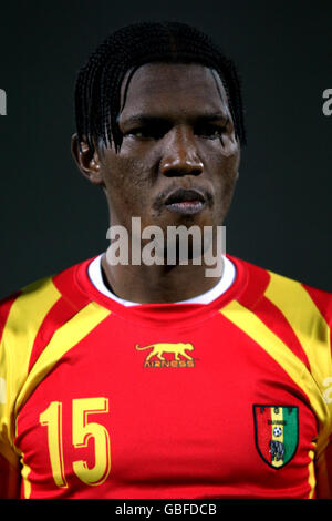 Fußball - Internationale Freundschaften - Kamerun gegen Guinea - Stade Robert Bobin. Oumar Kalabane, Guinea Stockfoto