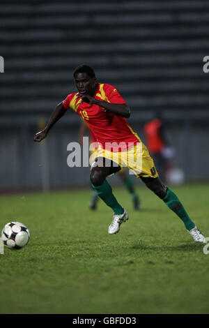 Fußball - Internationale Freundschaften - Kamerun gegen Guinea - Stade Robert Bobin. Karamoko Cisse, Guinea Stockfoto