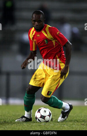 Fußball - Internationale Freundschaften - Kamerun gegen Guinea - Stade Robert Bobin. Alimou Diallo, Guinea Stockfoto