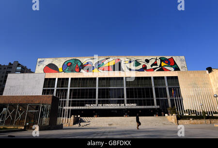 Gesamtansicht des Palacio De Congresos de madrid in Madrid, Spanien Stockfoto