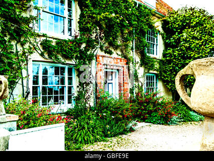 Garten im Charleston Farmhouse (Sussex); Garten von Charleston, Lebensort der Bloomsbury Group Stockfoto