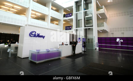 Eine allgemeine Ansicht des Empfangs in den Cadbury-Büros, Bournville Place, in Birmingham. Stockfoto