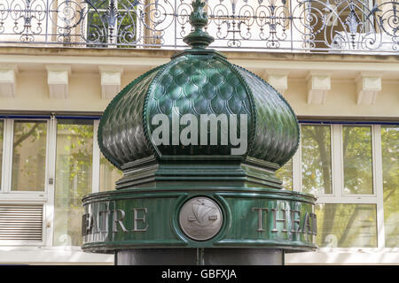 Oberen Teil des Morris oder Litfaßsäule in Paris, Frankreich Stockfoto