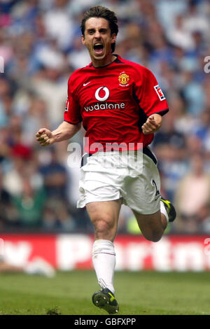 Fußball - AXA FA Cup - Finale - Manchester United gegen Millwall. Gary Neville von Manchester United feiert das Eröffnungziel Stockfoto