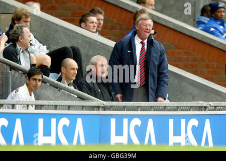 Fußball - FA Barclaycard Premiership - Blackburn Rovers gegen Manchester United. Sir Alex Ferguson, Manager von Manchester United, sieht niedergeschlagen aus, als sein Team gegen Blackburn Rovers verliert Stockfoto