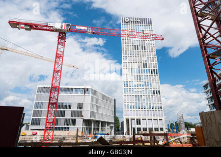 Blick auf neue Bürotürme im Bau und Gesamtumsatz des Unternehmens Tower in der neuen lobte Immobilienentwicklung in Berlin Deutschland Stockfoto