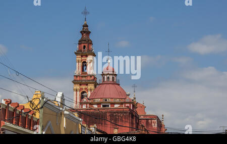 Oben auf der San Francisco Kathedrale in Salta, Argentinien Stockfoto