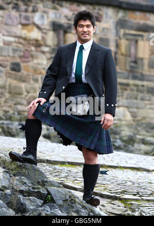 Japanischer Judo-Star Kosei Inoue bei einem Besuch im Edinburgh Castle, Schottland. Stockfoto