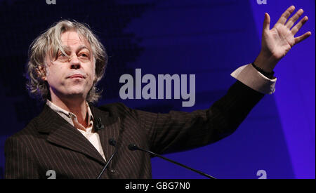 Sir Bob Geldof beim Barbican in London bei der Konferenz des Department for International Development darüber, wie die Kreditklemme die Armut in der Welt beeinflusst. Stockfoto