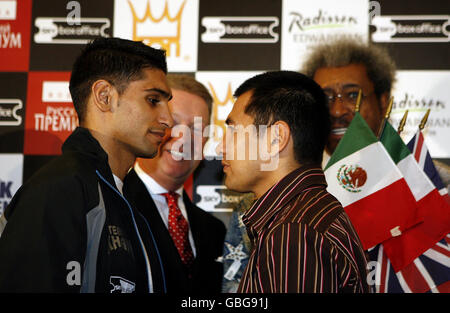 Boxen - Amir Khan V Marco Antonio Barrera - Kopf an Kopf - Radisson Edwardian Hotel Stockfoto