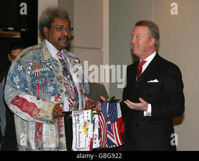 Boxen - Amir Khan / Marco Antonio Barrera - Head to Head - Radisson Edwardian Hotel. Die Promoter Don King (links) und Frank Warren während der Kopf-an-Kopf-Station im Radisson Edwardian Hotel, Manchester. Stockfoto