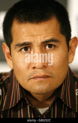 Marco Antonio Barrera während der Kopf-an-Kopf-Etappe im Radisson Edwardian Hotel, Manchester. Stockfoto